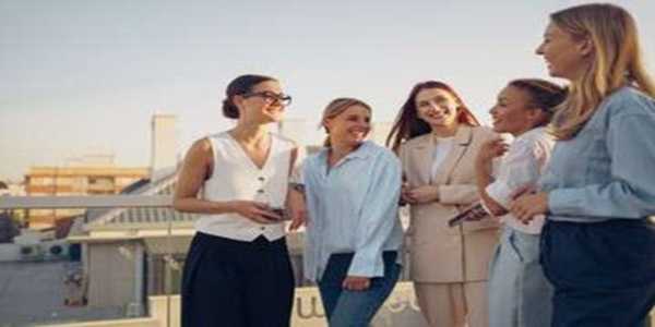 Business Casual Outfits For Women：What to Wear in Working Environment