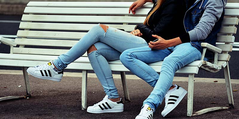 Baggy Jeans Are ‘OUT’: Here’s the French Style Taking Their Place